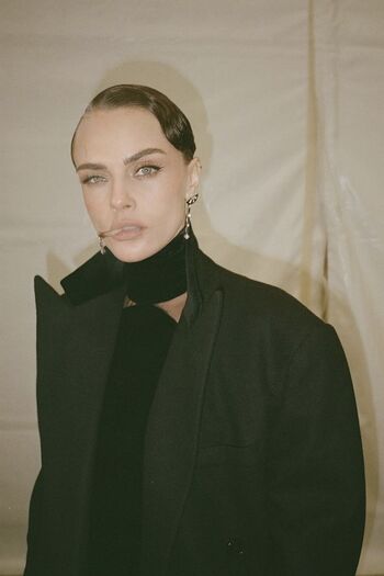 Full leaked Cara delevingne private photo