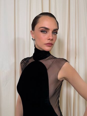 Full leaked Cara delevingne private photo