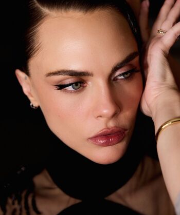 Full leaked Cara delevingne private photo