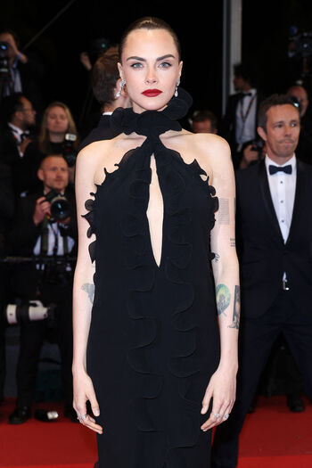 Full leaked Cara delevingne private photo