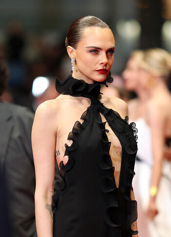 Full leaked Cara delevingne private photo