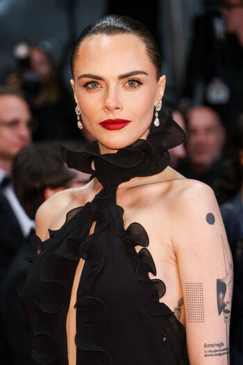 Full leaked Cara delevingne private photo