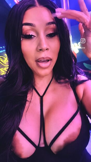 Full leaked Cardi b private photo