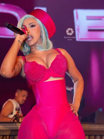 Full leaked Cardi b private photo