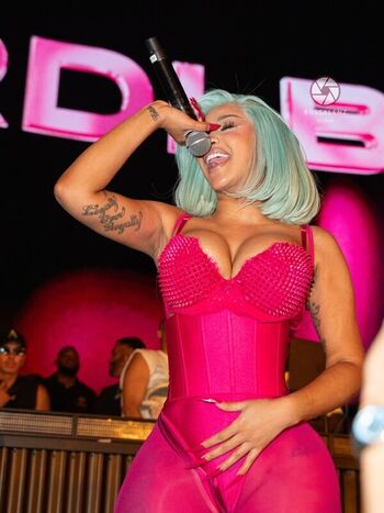 Full leaked Cardi b private photo
