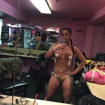 Full leaked Cardi b private photo