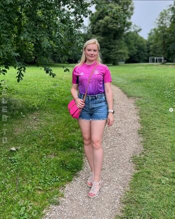 Full leaked Cari ina private onlyfans photo