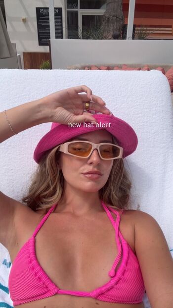 Full leaked Carla bezanson private photo