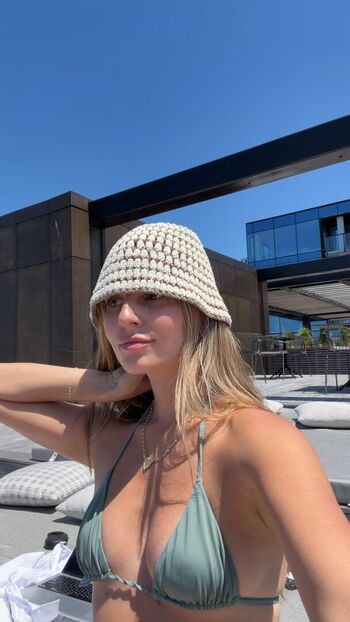 Full leaked Carla bezanson private photo
