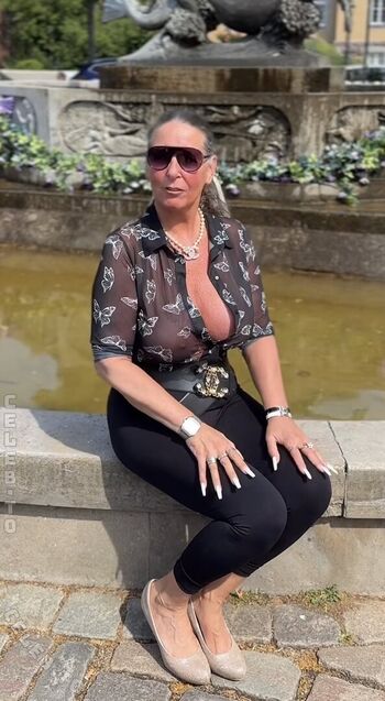 Full leaked Carla lagerfeld private photo