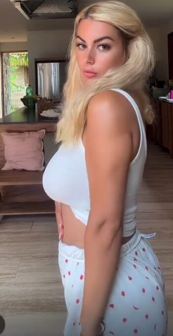 Full leaked Carla moreau private photo