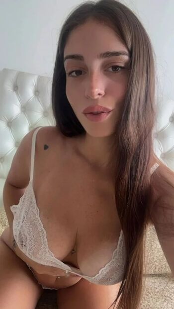 Full leaked Carlatiinaa private photo