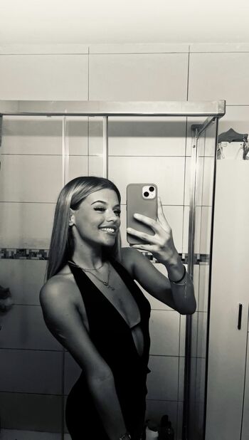 Full leaked Carlitaa private photo