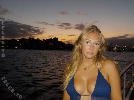 Full leaked Carly hro private onlyfans photo