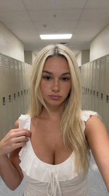 Full leaked Carlypurrsxo private photo