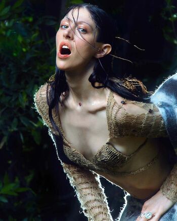 Full leaked Caroline polachek private onlyfans photo