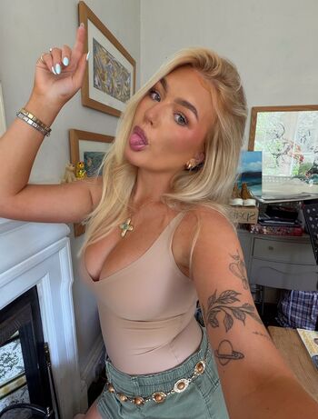 Full leaked Cassiedavidsonx private photo