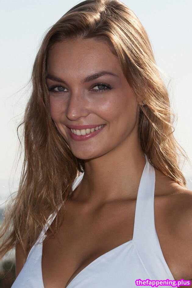 Cécile Fourrier Naken OnlyFans Foto #4