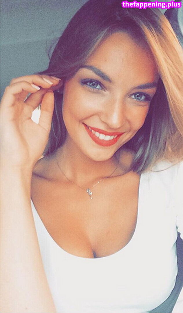 Cécile Fourrier Фото обнажённых OnlyFans #8