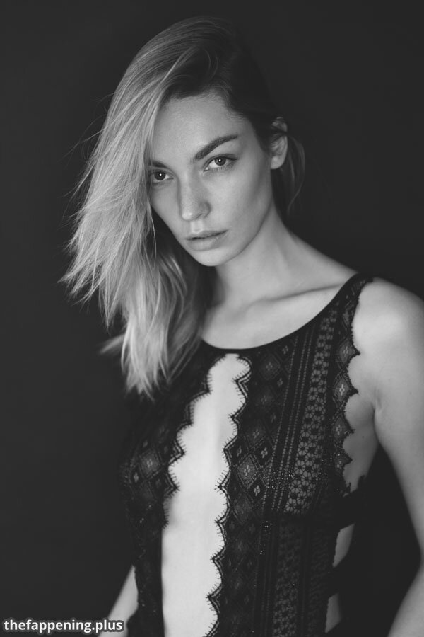 Cécile Fourrier Φωτογραφία Γυμνών OnlyFans #9