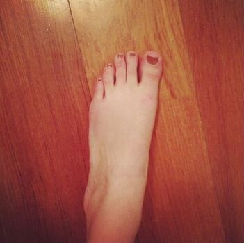 Full leaked Celebrity feet private photo