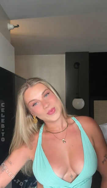 Full leaked Celinajoyy private onlyfans photo