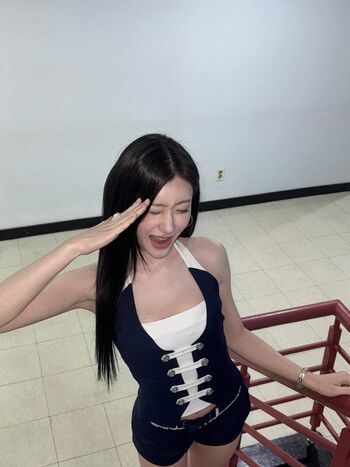 Full leaked Chaeryeong private photo