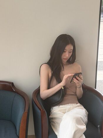 Full leaked Chaeryeong private photo
