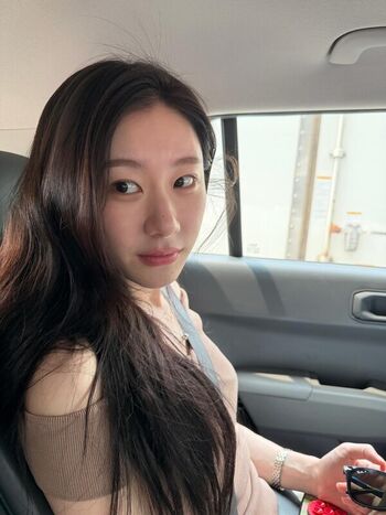 Full leaked Chaeryeong private photo