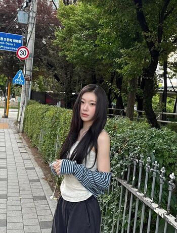 Full leaked Chaeryeong private photo
