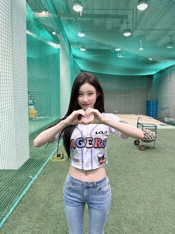 Full leaked Chaeryeong private photo