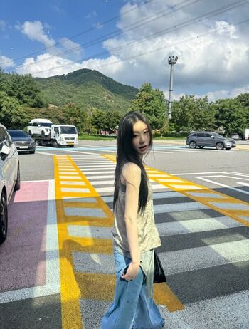 Full leaked Chaeryeong private photo