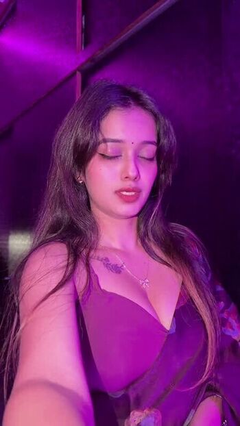 Full leaked Chandani private photo