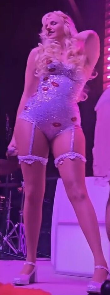 Charity Eden / Taylor Swift Impersonator