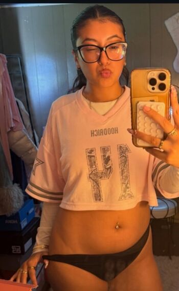 Full leaked Charleneee private photo