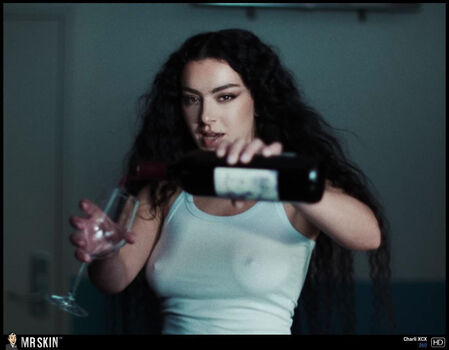 Full leaked Charli x private photo