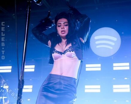 Full leaked Charli xcx private photo