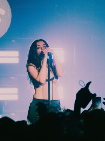Full leaked Charli xcx private photo