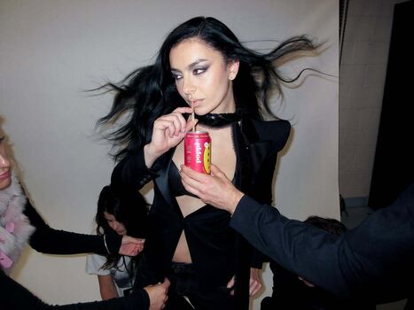 Full leaked Charli xcx private photo