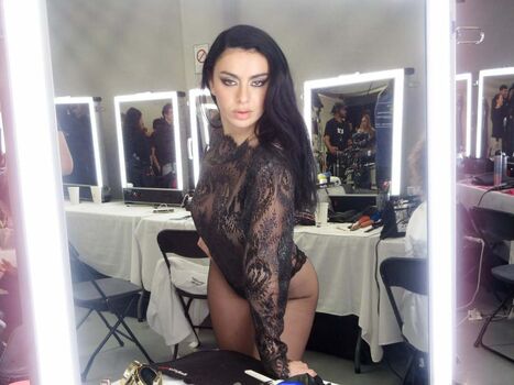 Full leaked Charli xcx private photo