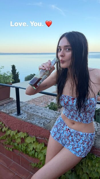 Full leaked Charlotte lawrence private photo