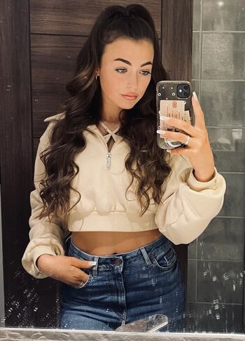 Full leaked Chav girls private onlyfans photo