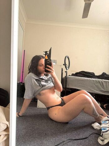 Full leaked Cheekyavie private onlyfans photo