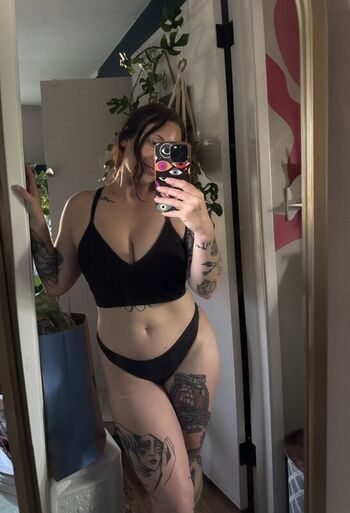 Full leaked Chelsswellss private photo