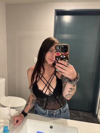 Full leaked Chelsswellss private photo