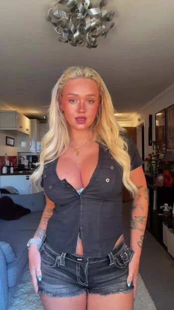 Full leaked Cherryswatermelons private photo