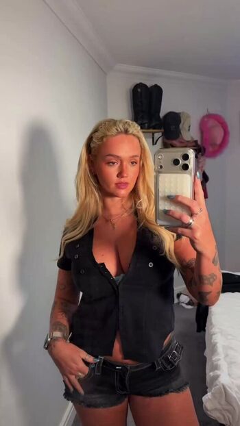 Full leaked Cherryswatermelons private photo