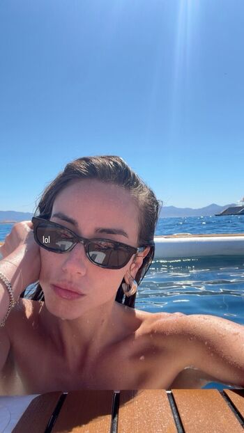 Full leaked Chloe bennet private photo