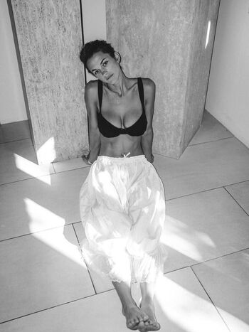 Full leaked Chloe east page private onlyfans photo