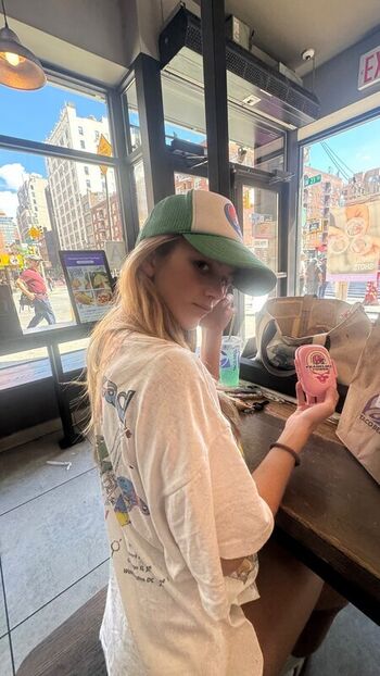 Full leaked Chloe east private photo